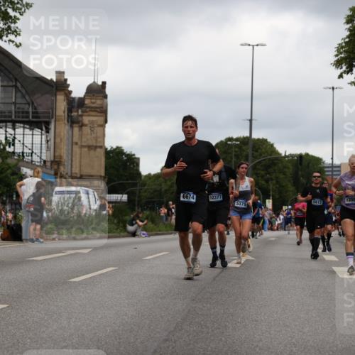 29.06.2025 - hella hamburg halbmarathon Yannick Fuchs http://msf.ph/oto/8386279 29.06.2025 10:55:20 20KM 1823, 2391, 2426, 2591, 4068, 5379, 5613, 5775, 5870, 6674, 7033, 7250, 7757, 8177, 8483, 8531, 9071, 9453, 9611, 9752, 9932, 9984, 10031, 10295, 10882, 11515, 12377, 12787, 12789, 12908, 13064, 13086, 13558, 14628, 15008, 16614, 17181, 17670, 18133 meine-sportfotos.de