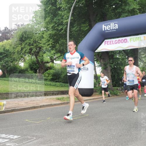 29.06.2025 - hella hamburg halbmarathon KatJ http://msf.ph/oto/8386280 29.06.2025 10:26:01 Zwischen KM18-KM19 6095, 6529 meine-sportfotos.de