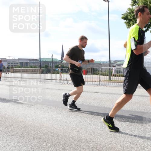 29.06.2025 - hella hamburg halbmarathon Lena Gebhardt http://msf.ph/oto/8386327 29.06.2025 10:15:51 Lombardsbrücke 12469, 1156, 1308, 1440, 1651, 2071, 2076, 2110, 2165, 2436, 2720, 2989, 3167, 3417, 4007, 4466, 4492, 4494, 4828, 5046, 5069, 5423, 5739, 6376, 6576, 7809, 7897, 7941, 7942, 8169, 8274, 8554, 8746, 8885, 9192, 9307, 9423, 9657, 9675, 9784, 9802, 10107, 10108, 10608, 10775, 10858, 11113, 11303, 11478, 11774, 11783, 11818, 12427, 12457, 12469, 12521, 13179, 13197, 13453, 13500, 13818, 13951, 14413, 14423, 14550, 14552, 15307 meine-sportfotos.de