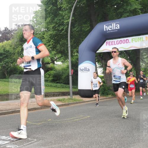 29.06.2025 - hella hamburg halbmarathon KatJ http://msf.ph/oto/8386333 29.06.2025 10:26:01 Zwischen KM18-KM19 6095, 6529 meine-sportfotos.de
