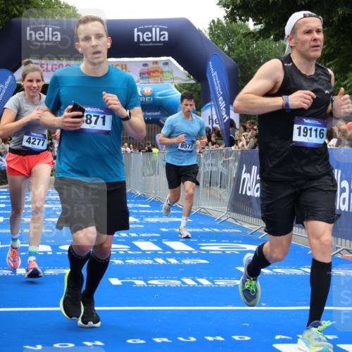 29.06.2025 - hella hamburg halbmarathon Strokosch-Dieckow http://msf.ph/oto/8386355 29.06.2025 10:45:56 Ziel 2189, 3477, 4277, 5648, 6460, 6532, 8269, 8577, 8871, 10792, 11821, 11936, 12084, 12269, 14462, 14804, 14911, 15149, 16624, 17008, 18081, 18185, 19116 meine-sportfotos.de