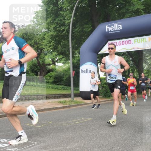 29.06.2025 - hella hamburg halbmarathon KatJ http://msf.ph/oto/8386358 29.06.2025 10:26:01 Zwischen KM18-KM19 6095, 6529 meine-sportfotos.de