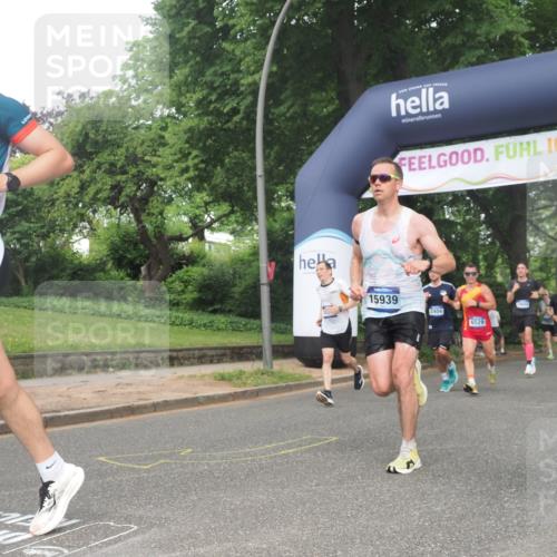 29.06.2025 - hella hamburg halbmarathon KatJ http://msf.ph/oto/8386374 29.06.2025 10:26:01 Zwischen KM18-KM19 6095, 6529 meine-sportfotos.de