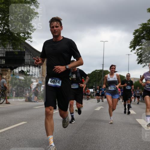 29.06.2025 - hella hamburg halbmarathon Yannick Fuchs http://msf.ph/oto/8386375 29.06.2025 10:55:22 20KM 1823, 2086, 2391, 2426, 2591, 4068, 5379, 5613, 5775, 5870, 6391, 6674, 7033, 7250, 7757, 8177, 8483, 8531, 8590, 9071, 9453, 9611, 9752, 9932, 10031, 10295, 10882, 11515, 12377, 12787, 12789, 12908, 13064, 13086, 13558, 14628, 15008, 16614, 17181, 17670 meine-sportfotos.de