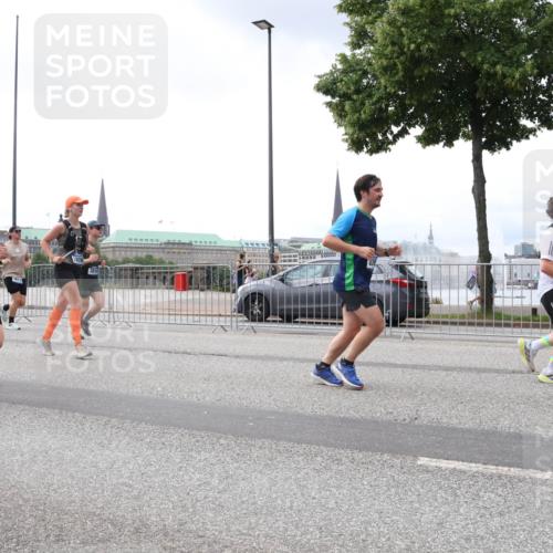 29.06.2025 - hella hamburg halbmarathon Lena Gebhardt http://msf.ph/oto/8386377 29.06.2025 10:40:31 Lombardsbrücke 3810, 1018, 1037, 1075, 1291, 1323, 1691, 2019, 2042, 2109, 2173, 2206, 2254, 2299, 2515, 2572, 2762, 2763, 2866, 2888, 3121, 3237, 3293, 3295, 3306, 3432, 3515, 3607, 3694, 3808, 3810, 4044, 4173, 4271, 4411, 4471, 4612, 4756, 4906, 4972, 5059, 5113, 5263, 5351, 5352, 5702, 5975, 6076, 6097, 6163, 6229, 6278, 6280, 6289, 6363, 6463, 6548, 6673, 6750, 6866, 6876, 6890, 6920, 7108, 7174, 7293, 7675, 7850, 7956, 8053, 8054, 8307, 8378, 8391 meine-sportfotos.de