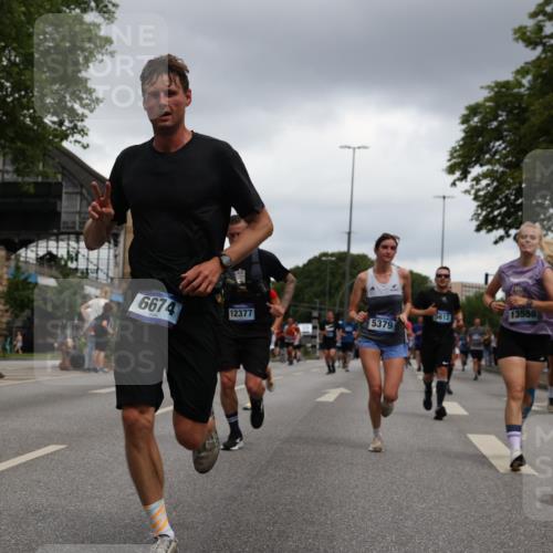 29.06.2025 - hella hamburg halbmarathon Yannick Fuchs http://msf.ph/oto/8386395 29.06.2025 10:55:22 20KM 1823, 2086, 2391, 2426, 2591, 4068, 5379, 5613, 5775, 5870, 6391, 6674, 7033, 7250, 7757, 8177, 8483, 8531, 8590, 9071, 9453, 9611, 9752, 9932, 10031, 10295, 10882, 11515, 12377, 12787, 12789, 12908, 13064, 13086, 13558, 14628, 15008, 16614, 17181, 17670 meine-sportfotos.de