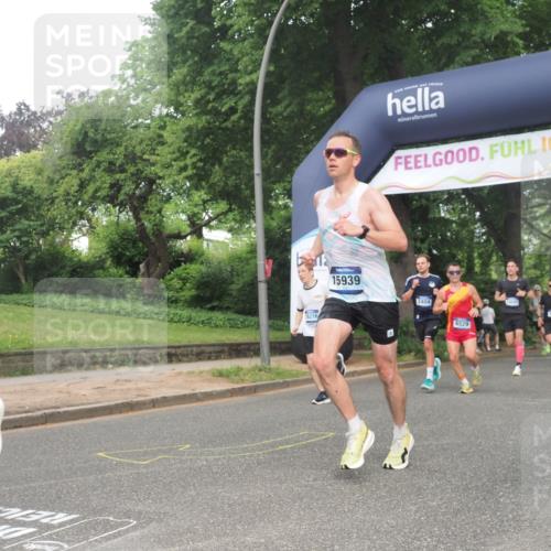 29.06.2025 - hella hamburg halbmarathon KatJ http://msf.ph/oto/8386397 29.06.2025 10:26:02 Zwischen KM18-KM19 2404, 6095, 6529 meine-sportfotos.de