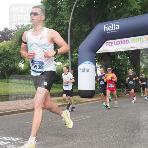 29.06.2025 - hella hamburg halbmarathon KatJ http://msf.ph/oto/8386421 29.06.2025 10:26:02 Zwischen KM18-KM19 2404, 6095, 6529 meine-sportfotos.de