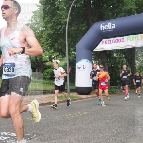 29.06.2025 - hella hamburg halbmarathon KatJ http://msf.ph/oto/8386446 29.06.2025 10:26:02 Zwischen KM18-KM19 2404, 6095, 6529 meine-sportfotos.de