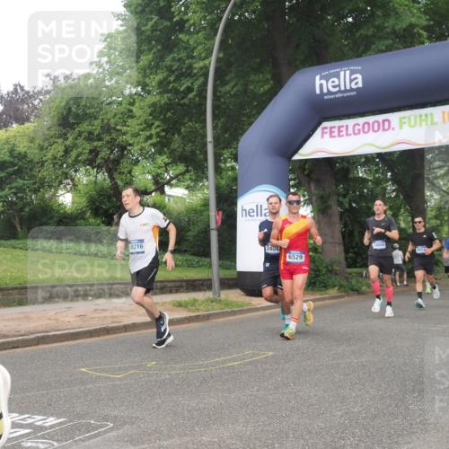 29.06.2025 - hella hamburg halbmarathon KatJ http://msf.ph/oto/8386496 29.06.2025 10:26:02 Zwischen KM18-KM19 2404, 6095, 6529 meine-sportfotos.de
