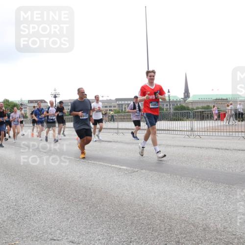 29.06.2025 - hella hamburg halbmarathon Lena Gebhardt http://msf.ph/oto/8386507 29.06.2025 10:49:46 Lombardsbrücke 6694, 943, 16953, 1040, 1041, 1487, 1511, 1525, 1625, 1805, 1888, 2067, 2212, 2466, 2527, 2668, 2862, 2997, 3183, 3383, 3943, 4589, 4769, 4809, 4870, 5076, 5106, 5552, 5694, 5749, 5751, 6191, 6694, 6989, 7301, 7305, 7339, 7366, 7650, 7679, 8065, 9015, 9162, 9261, 10333, 10403, 10683, 10704, 11030, 11558, 11631, 11760, 12124, 12388, 13309, 13744, 13764, 14505, 14545, 14692, 15626 meine-sportfotos.de
