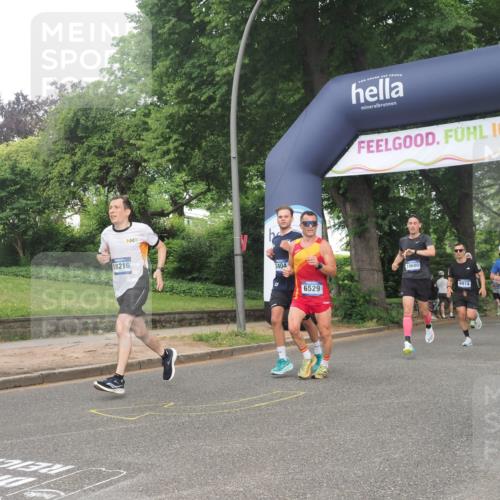 29.06.2025 - hella hamburg halbmarathon KatJ http://msf.ph/oto/8386521 29.06.2025 10:26:03 Zwischen KM18-KM19 2404, 6095, 6529 meine-sportfotos.de