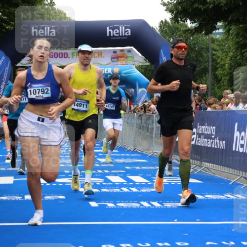 29.06.2025 - hella hamburg halbmarathon Strokosch-Dieckow http://msf.ph/oto/8386543 29.06.2025 10:45:53 Ziel 2189, 3477, 4277, 4345, 6290, 6532, 7385, 8269, 8577, 8871, 10792, 11821, 12084, 14462, 14911, 15149, 16624, 17008, 18185, 19116 meine-sportfotos.de