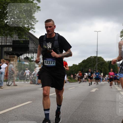 29.06.2025 - hella hamburg halbmarathon Yannick Fuchs http://msf.ph/oto/8386548 29.06.2025 10:55:23 20KM 1823, 2086, 2391, 2426, 2591, 4068, 5379, 5613, 5870, 6391, 6674, 7033, 7250, 7757, 8177, 8483, 8531, 8590, 9071, 9453, 9611, 9752, 9932, 10031, 10295, 10882, 11465, 11515, 12377, 12787, 12789, 12908, 13064, 13086, 13491, 13558, 14628, 15008, 16614, 17181, 17670 meine-sportfotos.de