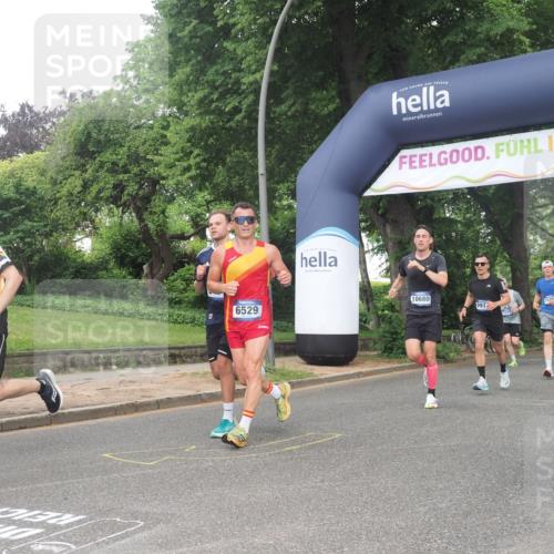 29.06.2025 - hella hamburg halbmarathon KatJ http://msf.ph/oto/8386557 29.06.2025 10:26:03 Zwischen KM18-KM19 2404, 6095, 6529 meine-sportfotos.de