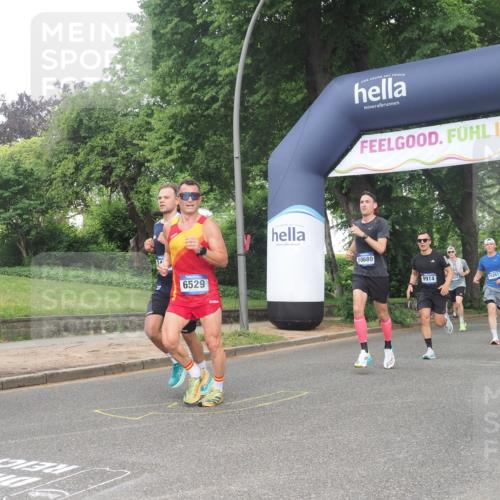 29.06.2025 - hella hamburg halbmarathon KatJ http://msf.ph/oto/8386575 29.06.2025 10:26:03 Zwischen KM18-KM19 2404, 6095, 6529 meine-sportfotos.de