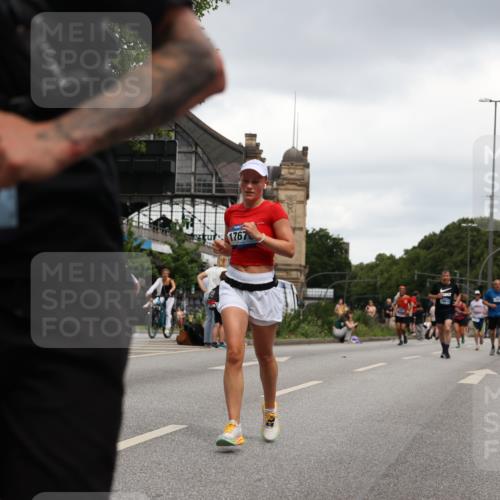 29.06.2025 - hella hamburg halbmarathon Yannick Fuchs http://msf.ph/oto/8386579 29.06.2025 10:55:24 20KM 1823, 2086, 2391, 2426, 2591, 3400, 4068, 5379, 5613, 5870, 6391, 6674, 7033, 7250, 7757, 8177, 8483, 8531, 8590, 9071, 9453, 9611, 9752, 9932, 10031, 10295, 10882, 11465, 11515, 12377, 12787, 12789, 12908, 13064, 13086, 13491, 13558, 14628, 15008, 16128, 16145, 16614, 17181, 17670 meine-sportfotos.de