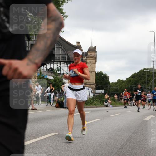 29.06.2025 - hella hamburg halbmarathon Yannick Fuchs http://msf.ph/oto/8386583 29.06.2025 10:55:24 20KM 1823, 2086, 2391, 2426, 2591, 3400, 4068, 5379, 5613, 5870, 6391, 6674, 7033, 7250, 7757, 8177, 8483, 8531, 8590, 9071, 9453, 9611, 9752, 9932, 10031, 10295, 10882, 11465, 11515, 12377, 12787, 12789, 12908, 13064, 13086, 13491, 13558, 14628, 15008, 16128, 16145, 16614, 17181, 17670 meine-sportfotos.de