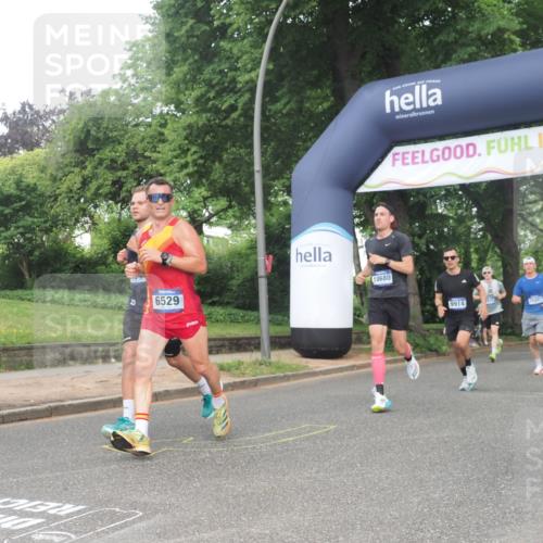 29.06.2025 - hella hamburg halbmarathon KatJ http://msf.ph/oto/8386592 29.06.2025 10:26:03 Zwischen KM18-KM19 2404, 6095, 6529 meine-sportfotos.de