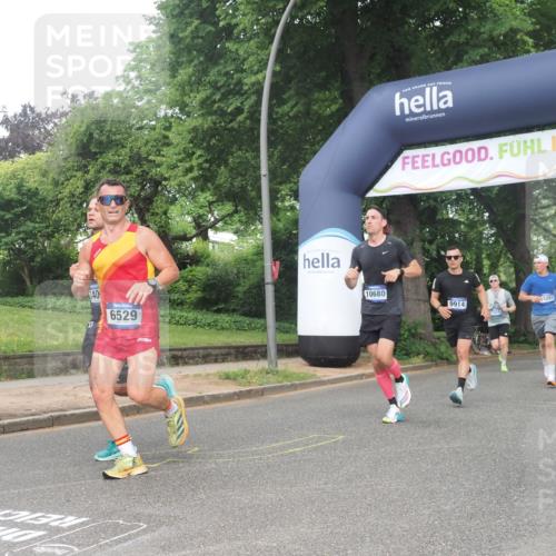 29.06.2025 - hella hamburg halbmarathon KatJ http://msf.ph/oto/8386606 29.06.2025 10:26:03 Zwischen KM18-KM19 2404, 6095, 6529 meine-sportfotos.de