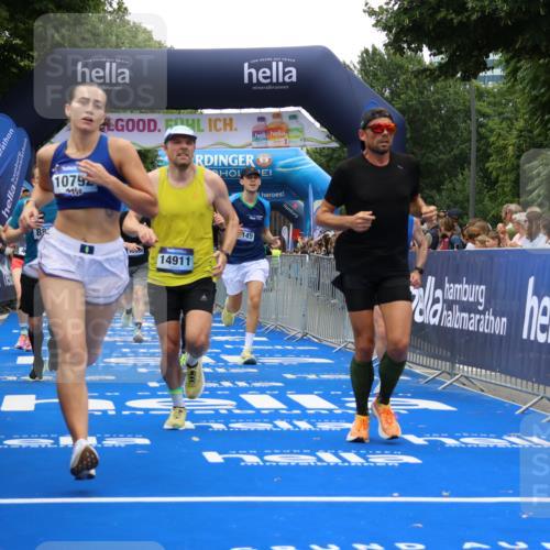 29.06.2025 - hella hamburg halbmarathon Strokosch-Dieckow http://msf.ph/oto/8386620 29.06.2025 10:45:53 Ziel 2189, 3477, 4277, 4345, 6290, 6532, 7385, 8269, 8577, 8871, 10792, 11821, 12084, 14462, 14911, 15149, 16624, 17008, 18185, 19116 meine-sportfotos.de