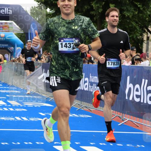29.06.2025 - hella hamburg halbmarathon Strokosch-Dieckow http://msf.ph/oto/8386691 29.06.2025 10:45:46 Ziel 3477, 4345, 4854, 5047, 6071, 6290, 6711, 7385, 10792, 11821, 13975, 14374, 14911, 16617, 16624, 17332, 17835, 18185 meine-sportfotos.de
