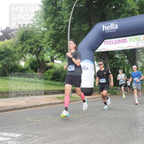 29.06.2025 - hella hamburg halbmarathon KatJ http://msf.ph/oto/8386693 29.06.2025 10:26:04 Zwischen KM18-KM19 2404, 6095, 6529, 7310 meine-sportfotos.de