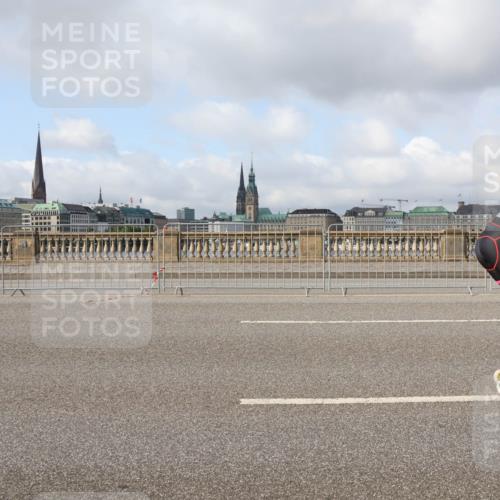 29.06.2025 - hella hamburg halbmarathon Lena Gebhardt http://msf.ph/oto/8386785 29.06.2025 08:52:55 Lombardsbrücke  meine-sportfotos.de