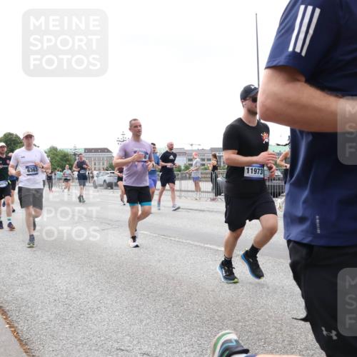 29.06.2025 - hella hamburg halbmarathon Lena Gebhardt http://msf.ph/oto/8386817 29.06.2025 10:40:32 Lombardsbrücke 6076, 6363, 11973, 1018, 1037, 1075, 1291, 1323, 1691, 2019, 2042, 2109, 2173, 2206, 2254, 2299, 2515, 2572, 2762, 2763, 2866, 3121, 3237, 3293, 3295, 3306, 3432, 3515, 3607, 3694, 3808, 3810, 4044, 4173, 4271, 4411, 4471, 4612, 4756, 4906, 4972, 5059, 5113, 5263, 5351, 5352, 5702, 5975, 6076, 6097, 6163, 6229, 6278, 6280, 6289, 6363, 6463, 6548, 6673, 6750, 6866, 6876, 6890, 6920, 7108, 7174, 7293, 7675, 7850, 7956, 8053, 8054, 8307, 8378, 8391 meine-sportfotos.de