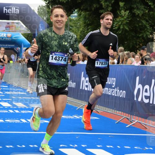 29.06.2025 - hella hamburg halbmarathon Strokosch-Dieckow http://msf.ph/oto/8386886 29.06.2025 10:45:46 Ziel 3477, 4345, 4854, 5047, 6071, 6290, 6711, 7385, 10792, 11821, 13975, 14374, 14911, 16617, 16624, 17332, 17835, 18185 meine-sportfotos.de