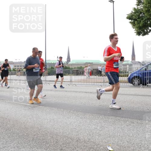 29.06.2025 - hella hamburg halbmarathon Lena Gebhardt http://msf.ph/oto/8386907 29.06.2025 10:49:47 Lombardsbrücke 3943, 16953, 1040, 1041, 1487, 1511, 1525, 1625, 1805, 1888, 2067, 2212, 2466, 2527, 2668, 2862, 2997, 3183, 3383, 3943, 4589, 4769, 4809, 4870, 5076, 5106, 5552, 5694, 5749, 5751, 6191, 6694, 6989, 7301, 7305, 7339, 7366, 7650, 7679, 8065, 9015, 9162, 9261, 10333, 10403, 10683, 10704, 11030, 11558, 11631, 11760, 12124, 12388, 13309, 13744, 13764, 14505, 14545, 14692, 15626 meine-sportfotos.de