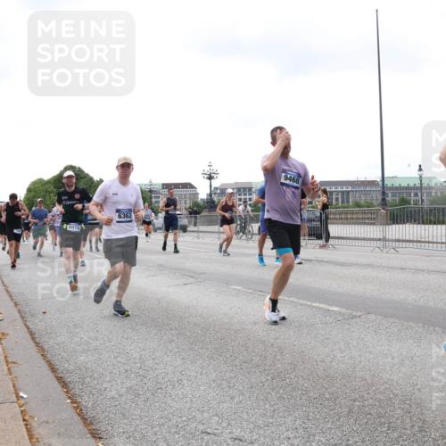 29.06.2025 - hella hamburg halbmarathon Lena Gebhardt http://msf.ph/oto/8386955 29.06.2025 10:40:32 Lombardsbrücke 6076, 6363, 9468, 11973, 1018, 1037, 1075, 1291, 1323, 1691, 2019, 2042, 2109, 2173, 2206, 2254, 2299, 2515, 2572, 2762, 2763, 2866, 3121, 3237, 3293, 3295, 3306, 3432, 3515, 3607, 3694, 3808, 3810, 4044, 4173, 4271, 4411, 4471, 4612, 4756, 4906, 4972, 5059, 5113, 5263, 5351, 5352, 5702, 5975, 6076, 6097, 6163, 6229, 6278, 6280, 6289, 6363, 6463, 6548, 6673, 6750, 6866, 6876, 6890, 6920, 7108, 7174, 7293, 7675, 7850, 7956, 8053, 8054, 8307, 8378, 8391 meine-sportfotos.de