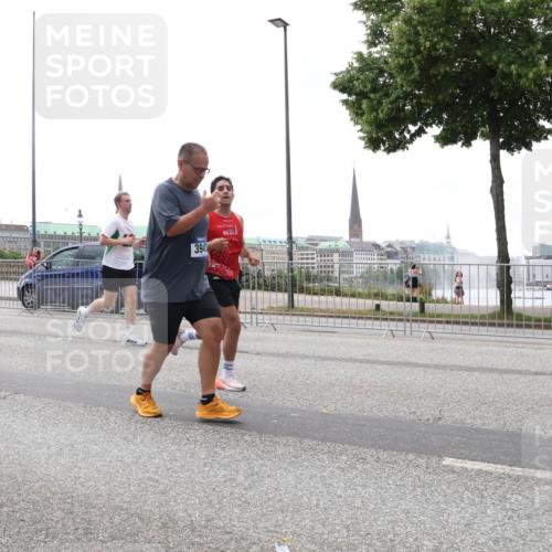 29.06.2025 - hella hamburg halbmarathon Lena Gebhardt http://msf.ph/oto/8387088 29.06.2025 10:49:48 Lombardsbrücke 3943, 1040, 1041, 1487, 1511, 1625, 1805, 1888, 2067, 2212, 2466, 2527, 2668, 2862, 2997, 3183, 3383, 3943, 4589, 4769, 4870, 5076, 5106, 5552, 5694, 5749, 5751, 6191, 6694, 7301, 7305, 7339, 7366, 7650, 7679, 8065, 9015, 9162, 9261, 9940, 10333, 10403, 10683, 10704, 11030, 11558, 11631, 11760, 12124, 12388, 13309, 13381, 13744, 13764, 14505, 14545, 14692, 15626 meine-sportfotos.de