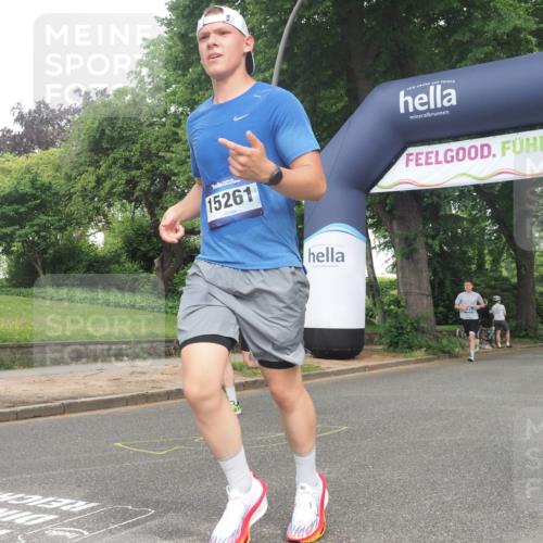 29.06.2025 - hella hamburg halbmarathon KatJ http://msf.ph/oto/8387096 29.06.2025 10:26:06 Zwischen KM18-KM19 2404, 6529, 7310 meine-sportfotos.de