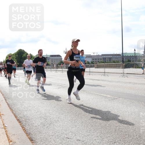 29.06.2025 - hella hamburg halbmarathon Lena Gebhardt http://msf.ph/oto/8387120 29.06.2025 10:15:54 Lombardsbrücke 67, 16606, 1156, 1308, 1440, 1651, 2071, 2076, 2110, 2165, 2436, 2803, 2989, 3167, 3417, 4007, 4466, 4492, 4494, 4828, 5046, 5069, 5423, 5739, 6376, 6576, 7897, 7941, 7942, 8169, 8274, 8554, 8746, 8885, 9192, 9601, 9657, 9675, 9784, 9802, 10107, 10108, 10292, 10608, 10775, 10844, 10990, 11113, 11303, 11478, 11774, 11783, 11818, 12427, 12457, 12469, 12521, 13179, 13197, 13818, 13951, 14413, 14423, 14550, 14552, 15307 meine-sportfotos.de