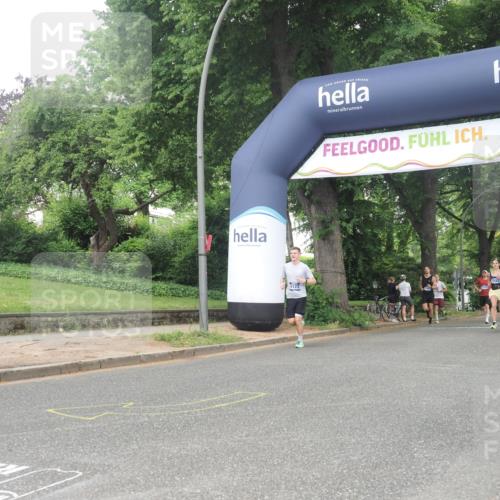 29.06.2025 - hella hamburg halbmarathon KatJ http://msf.ph/oto/8387190 29.06.2025 10:26:08 Zwischen KM18-KM19 2404, 6047, 6529, 7310 meine-sportfotos.de