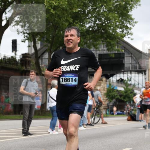 29.06.2025 - hella hamburg halbmarathon Yannick Fuchs http://msf.ph/oto/8387227 29.06.2025 10:55:31 20KM 2086, 2391, 2591, 3400, 4068, 5613, 5839, 5870, 6391, 7033, 7049, 7757, 8364, 8531, 8590, 9071, 9453, 9752, 9932, 10031, 10177, 10746, 10882, 11465, 11515, 12125, 12377, 12787, 13064, 13086, 13491, 13558, 13699, 14605, 14628, 15008, 15520, 15733, 16128, 16145, 16614, 17181, 17670 meine-sportfotos.de
