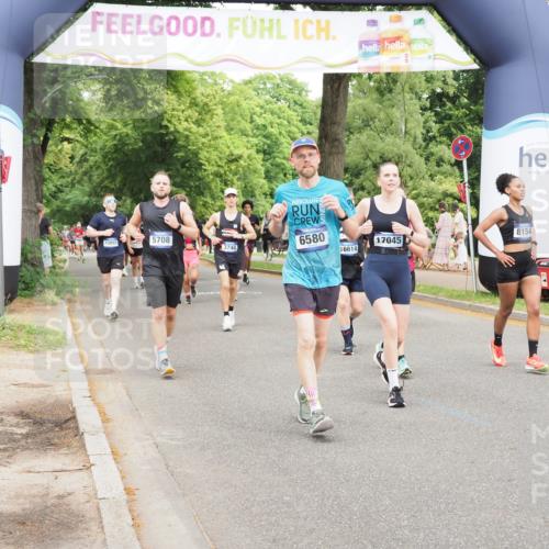 29.06.2025 - hella hamburg halbmarathon MichiJ http://msf.ph/oto/8387232 29.06.2025 10:47:53 Zwischen KM18-KM19 3740, 5708, 6580, 7006, 8154, 8421, 8422, 8483, 9752, 9932, 10797, 11465, 11515, 11702, 13516, 14605, 16614, 17045 meine-sportfotos.de