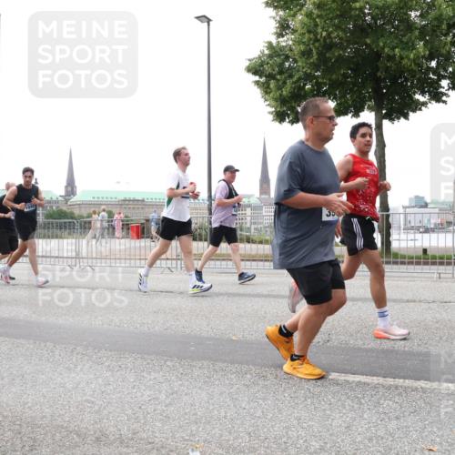29.06.2025 - hella hamburg halbmarathon Lena Gebhardt http://msf.ph/oto/8387272 29.06.2025 10:49:48 Lombardsbrücke 6694, 1040, 1041, 1487, 1511, 1625, 1805, 1888, 2067, 2212, 2466, 2527, 2668, 2862, 2997, 3183, 3383, 3943, 4589, 4769, 4870, 5076, 5106, 5552, 5694, 5749, 5751, 6191, 6694, 7301, 7305, 7339, 7366, 7650, 7679, 8065, 9015, 9162, 9261, 9940, 10333, 10403, 10683, 10704, 11030, 11558, 11631, 11760, 12124, 12388, 13309, 13381, 13744, 13764, 14505, 14545, 14692, 15626 meine-sportfotos.de