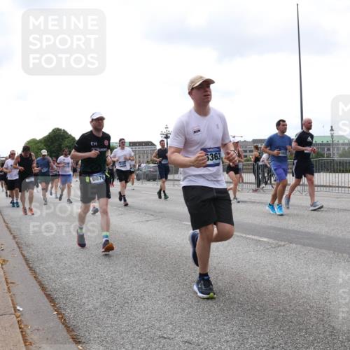 29.06.2025 - hella hamburg halbmarathon Lena Gebhardt http://msf.ph/oto/8387281 29.06.2025 10:40:34 Lombardsbrücke 12501, 6076, 5363, 15927, 1018, 1037, 1075, 1291, 1323, 1691, 2019, 2042, 2109, 2173, 2206, 2254, 2299, 2515, 2572, 2762, 2763, 3121, 3237, 3293, 3295, 3306, 3432, 3515, 3607, 3694, 3808, 3810, 4044, 4173, 4271, 4411, 4612, 4756, 4906, 4972, 5059, 5113, 5263, 5351, 5352, 5702, 5753, 5975, 6076, 6163, 6229, 6278, 6280, 6289, 6363, 6463, 6548, 6673, 6866, 6876, 6890, 6920, 7108, 7174, 7293, 7675, 7850, 7956, 8053, 8054, 8307, 8378, 8391, 8429, 8430 meine-sportfotos.de