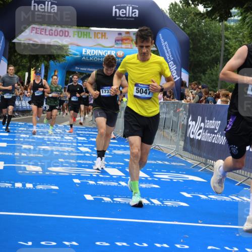 29.06.2025 - hella hamburg halbmarathon Strokosch-Dieckow http://msf.ph/oto/8387311 29.06.2025 10:45:41 Ziel 4345, 4854, 5047, 6071, 6290, 6711, 7385, 8668, 11291, 11495, 12154, 13975, 14374, 14764, 15666, 16617, 17332, 17674, 17835, 18862, 18878 meine-sportfotos.de