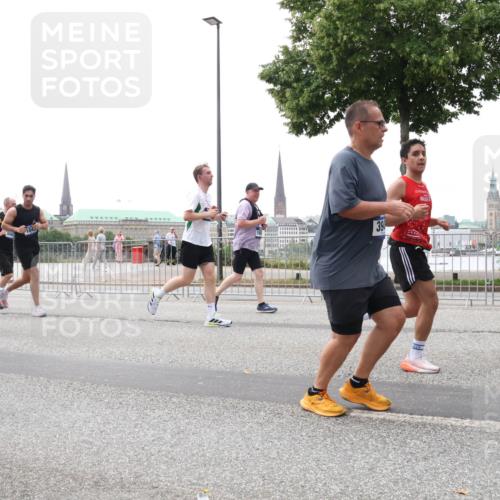 29.06.2025 - hella hamburg halbmarathon Lena Gebhardt http://msf.ph/oto/8387312 29.06.2025 10:49:48 Lombardsbrücke 6694, 388, 1040, 1041, 1487, 1511, 1625, 1805, 1888, 2067, 2212, 2466, 2527, 2668, 2862, 2997, 3183, 3383, 3943, 4589, 4769, 4870, 5076, 5106, 5552, 5694, 5749, 5751, 6191, 6694, 7301, 7305, 7339, 7366, 7650, 7679, 8065, 9015, 9162, 9261, 9940, 10333, 10403, 10683, 10704, 11030, 11558, 11631, 11760, 12124, 12388, 13309, 13381, 13744, 13764, 14505, 14545, 14692, 15626 meine-sportfotos.de