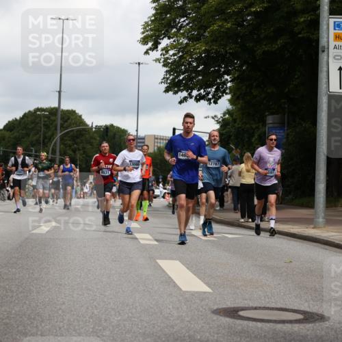29.06.2025 - hella hamburg halbmarathon Yannick Fuchs http://msf.ph/oto/8387441 29.06.2025 10:55:33 20KM 2086, 2391, 2591, 3400, 4068, 5613, 5839, 5870, 6391, 7033, 7049, 7757, 8364, 8531, 8590, 9453, 9752, 9932, 10031, 10177, 10746, 10882, 11465, 11515, 12125, 12787, 13064, 13086, 13491, 13558, 13699, 14605, 14628, 15008, 15520, 15733, 16128, 16145, 16614, 17670 meine-sportfotos.de