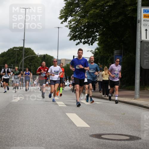 29.06.2025 - hella hamburg halbmarathon Yannick Fuchs http://msf.ph/oto/8387466 29.06.2025 10:55:33 20KM 2086, 2391, 2591, 3400, 4068, 5613, 5839, 5870, 6391, 7033, 7049, 7757, 8364, 8531, 8590, 9453, 9752, 9932, 10031, 10177, 10746, 10882, 11465, 11515, 12125, 12787, 13064, 13086, 13491, 13558, 13699, 14605, 14628, 15008, 15520, 15733, 16128, 16145, 16614, 17670 meine-sportfotos.de