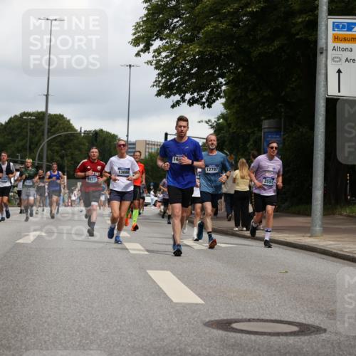 29.06.2025 - hella hamburg halbmarathon Yannick Fuchs http://msf.ph/oto/8387492 29.06.2025 10:55:33 20KM 2086, 2391, 2591, 3400, 4068, 5613, 5839, 5870, 6391, 7033, 7049, 7757, 8364, 8531, 8590, 9453, 9752, 9932, 10031, 10177, 10746, 10882, 11465, 11515, 12125, 12787, 13064, 13086, 13491, 13558, 13699, 14605, 14628, 15008, 15520, 15733, 16128, 16145, 16614, 17670 meine-sportfotos.de