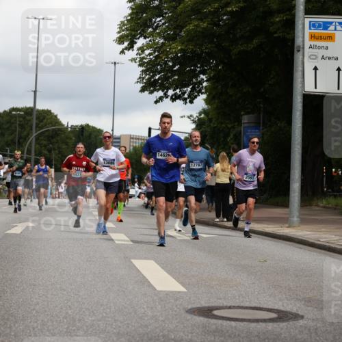 29.06.2025 - hella hamburg halbmarathon Yannick Fuchs http://msf.ph/oto/8387521 29.06.2025 10:55:33 20KM 2086, 2391, 2591, 3400, 4068, 5613, 5839, 5870, 6391, 7033, 7049, 7757, 8364, 8531, 8590, 9453, 9752, 9932, 10031, 10177, 10746, 10882, 11465, 11515, 12125, 12787, 13064, 13086, 13491, 13558, 13699, 14605, 14628, 15008, 15520, 15733, 16128, 16145, 16614, 17670 meine-sportfotos.de