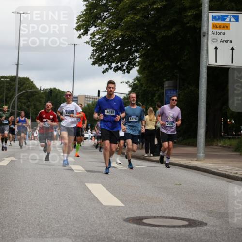 29.06.2025 - hella hamburg halbmarathon Yannick Fuchs http://msf.ph/oto/8387547 29.06.2025 10:55:33 20KM 2086, 2391, 2591, 3400, 4068, 5613, 5839, 5870, 6391, 7033, 7049, 7757, 8364, 8531, 8590, 9453, 9752, 9932, 10031, 10177, 10746, 10882, 11465, 11515, 12125, 12787, 13064, 13086, 13491, 13558, 13699, 14605, 14628, 15008, 15520, 15733, 16128, 16145, 16614, 17670 meine-sportfotos.de