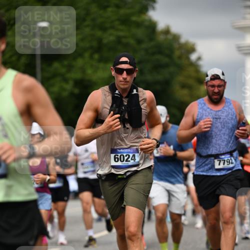 29.06.2025 - hella hamburg halbmarathon Dr. Thomas Lammeyer http://msf.ph/oto/8387552 29.06.2025 10:20:35 Kennedybrücke 1244, 1599, 1602, 2165, 2347, 2803, 2912, 3023, 3030, 3134, 3156, 3176, 3484, 3648, 3687, 4478, 4637, 5036, 6024, 6742, 6935, 7158, 7358, 7753, 7792, 7924, 7928, 8263, 8295, 8317, 8597, 8619, 8645, 8707, 8847, 8857, 9091, 9332, 9492, 9628, 9664, 9676, 9802, 9810, 9891, 10076, 10107, 10139, 10141, 10183, 10575, 11236, 11344, 11345, 11428 meine-sportfotos.de