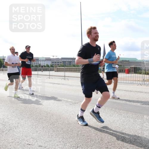 29.06.2025 - hella hamburg halbmarathon Lena Gebhardt http://msf.ph/oto/8387584 29.06.2025 10:15:56 Lombardsbrücke 11303, 1634, 12427, 117, 1156, 1308, 1440, 1651, 2071, 2076, 2110, 2165, 2436, 2803, 2835, 2989, 3167, 3417, 4007, 4466, 4492, 4494, 4828, 5046, 5069, 5423, 5739, 6376, 6576, 7897, 7941, 7942, 8169, 8274, 8554, 8746, 8885, 9192, 9601, 9657, 9675, 9784, 9802, 10107, 10108, 10292, 10608, 10775, 10844, 10990, 11113, 11303, 11478, 11774, 11783, 11818, 12427, 12469, 13179, 13818, 13951, 14413, 14423, 14550, 14552, 15307 meine-sportfotos.de
