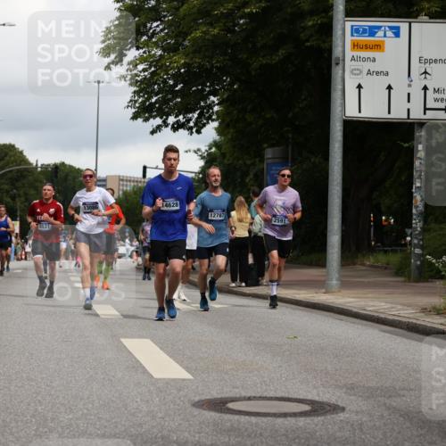 29.06.2025 - hella hamburg halbmarathon Yannick Fuchs http://msf.ph/oto/8387613 29.06.2025 10:55:33 20KM 2086, 2391, 2591, 3400, 4068, 5613, 5839, 5870, 6391, 7033, 7049, 7757, 8364, 8531, 8590, 9453, 9752, 9932, 10031, 10177, 10746, 10882, 11465, 11515, 12125, 12787, 13064, 13086, 13491, 13558, 13699, 14605, 14628, 15008, 15520, 15733, 16128, 16145, 16614, 17670 meine-sportfotos.de